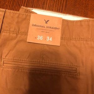 Men’s American Eagle khaki pants.